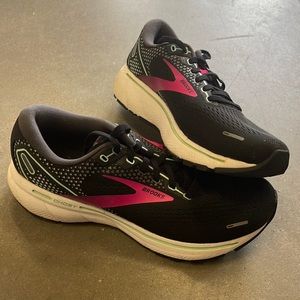 Womens Brooks Ghost size 8 running shoe